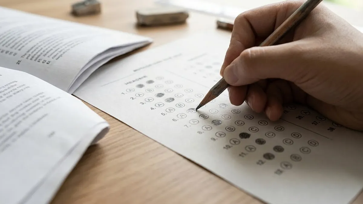How to Write Date in English Grammar: US Rules, Commas, and Examples