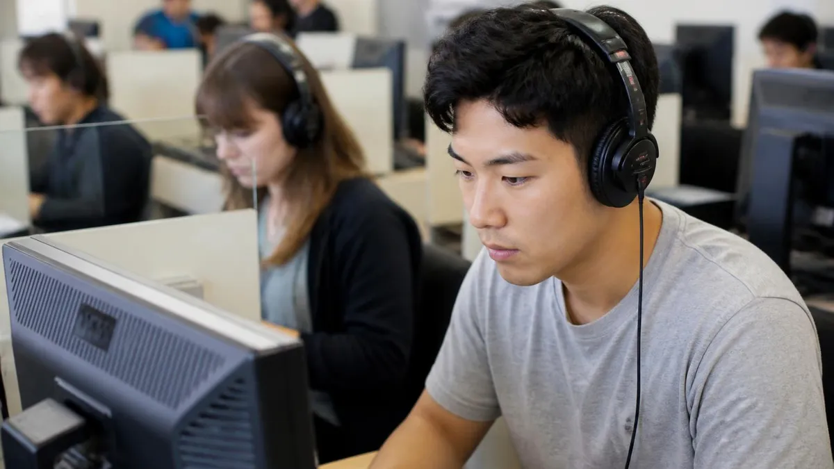 Comparación entre IELTS y TOEFL: ¿Cuál Examen de Inglés Debes Elegir?
